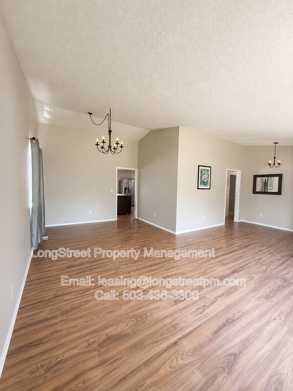 Foto del edificio - 3206 SE Summerfield Dr