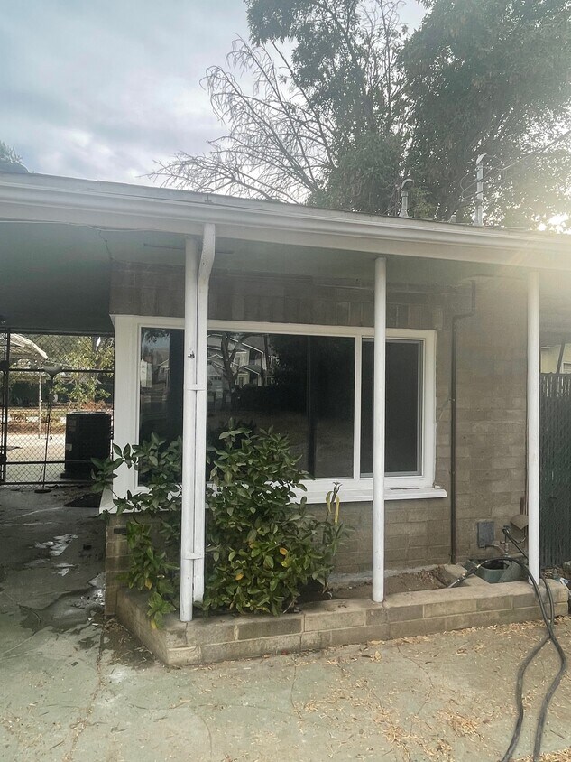 Foto principal - 4730 Monroe St
