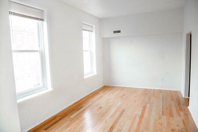 Building Photo - 767 S 15th St