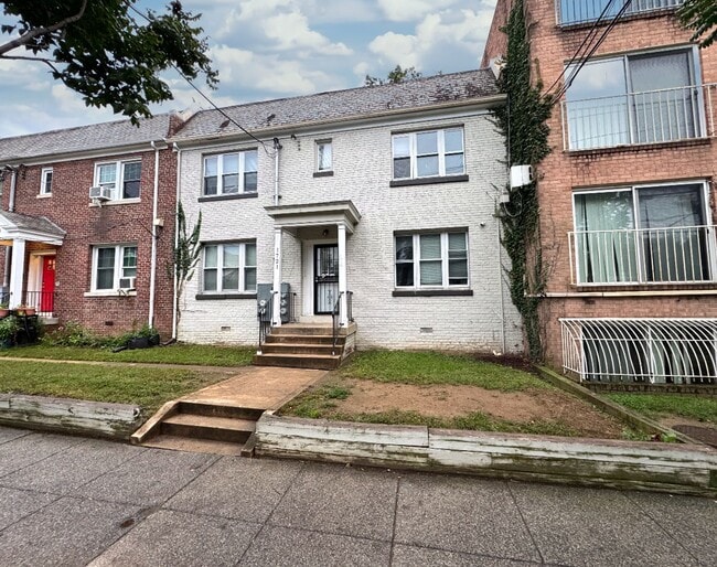 Building Photo - Cozy 3 BR/1 BA Apartment in Randle Highlands!