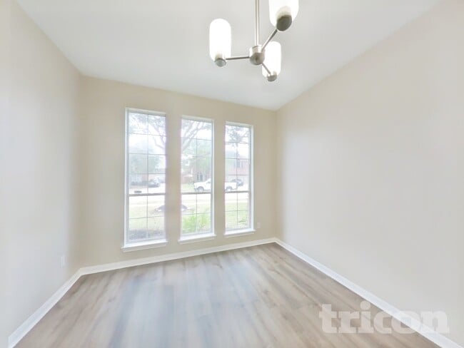 Foto del edificio - 4015 Camelia Glen Ln