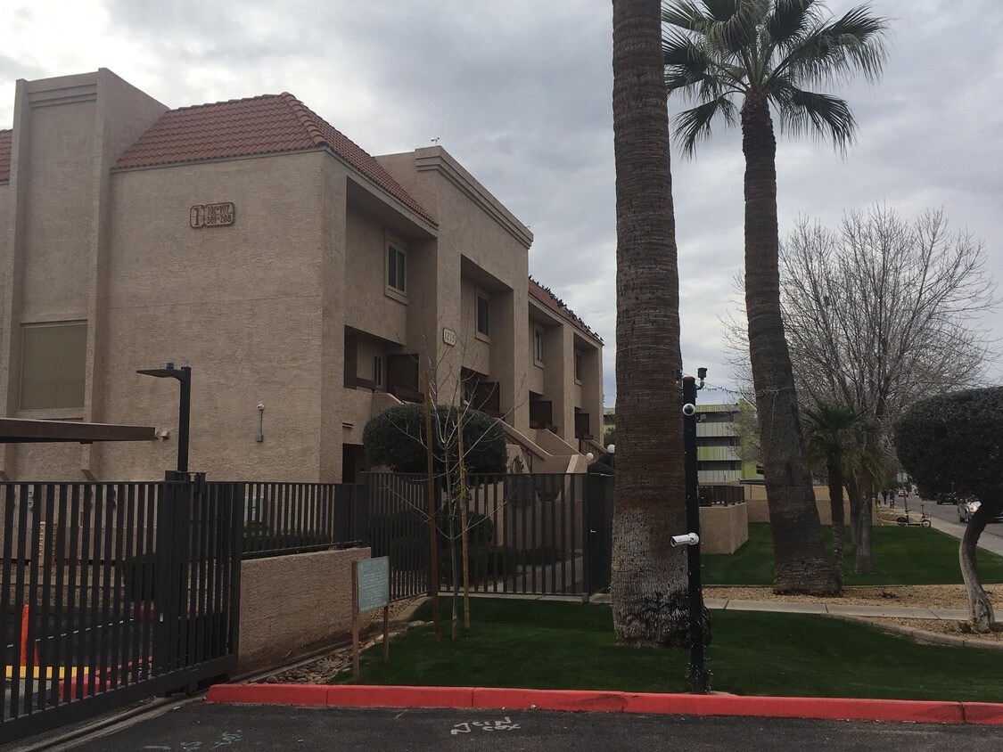 Foto principal - 1215 E Lemon St