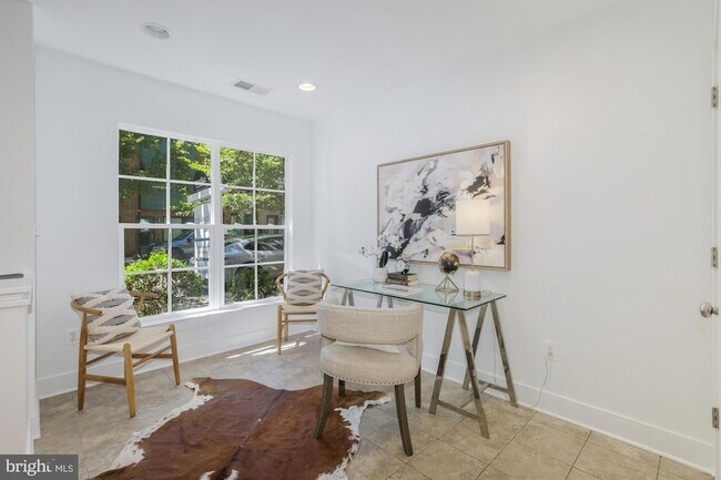 Foto del edificio - 4548 Longfellow St