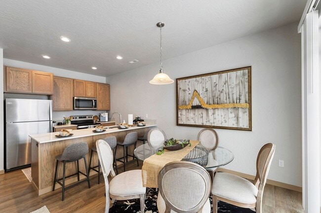 Building Photo - Maplewood Villas