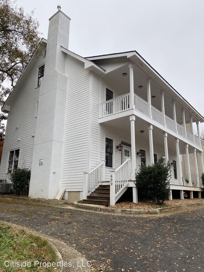Building Photo - 3 br, 3 bath House - 600 Elm St