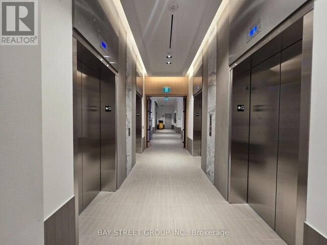 Photo du bâtiment - 395 Square One Dr