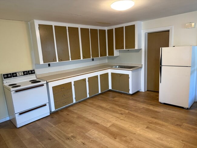 Kitchen - 16 Pleasant St