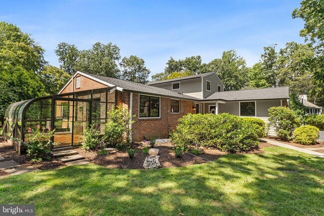 Building Photo - 749 Bair Rd