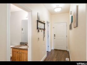Foto del edificio - Lovely Townhome Conveniently Located Near ...