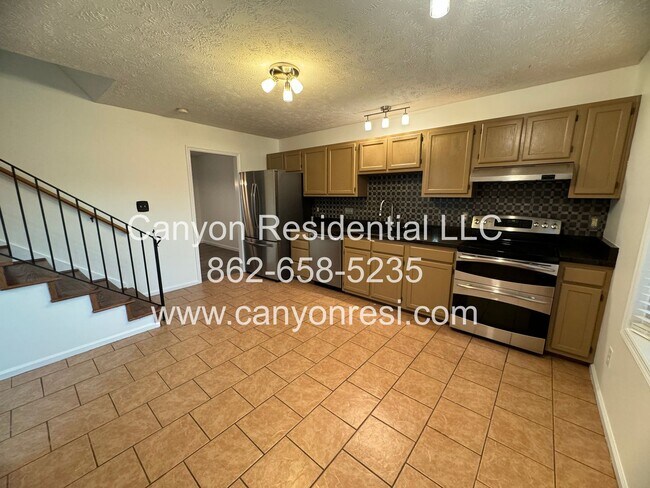 Building Photo - Charming 3-Bedroom Home