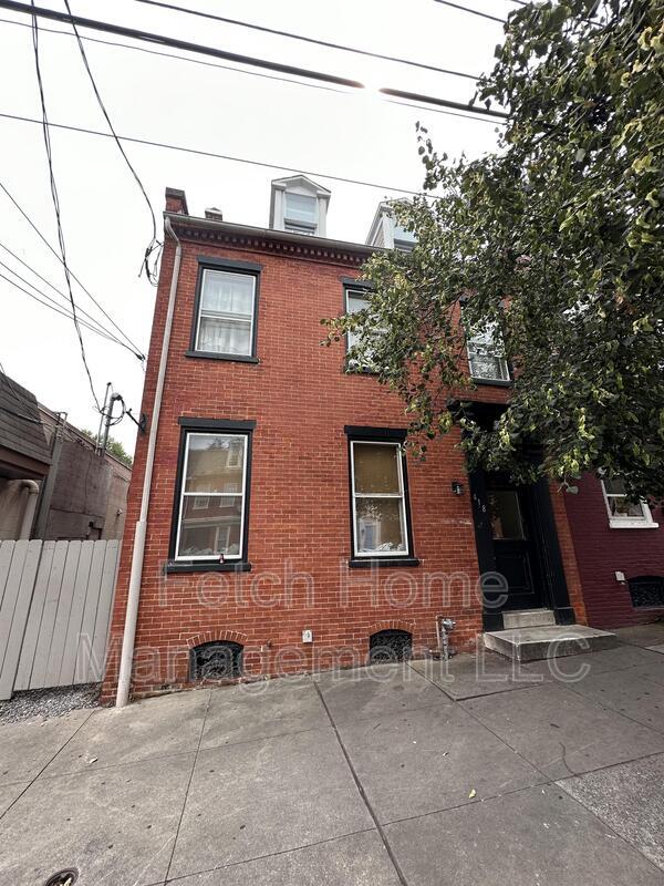 Primary Photo - 418 W King St