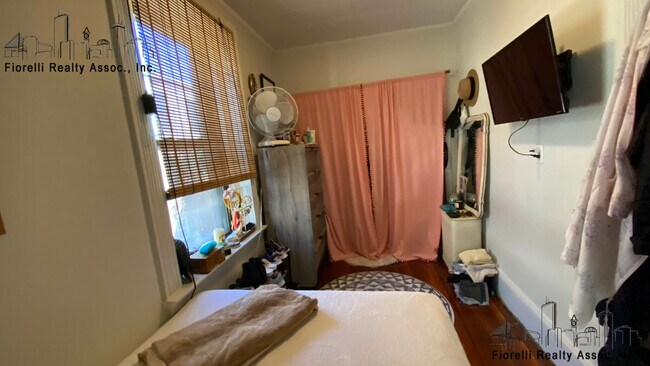 Building Photo - 207 Endicott St