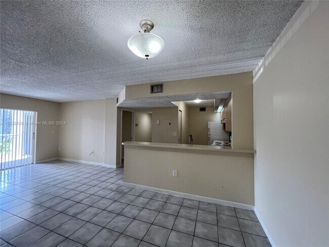 Foto del edificio - 8660 SW 212th St