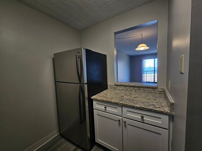 Building Photo - 65 N Point Dr