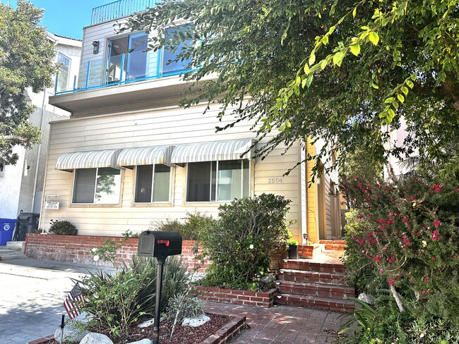 Building Photo - 2504 Alma Ave