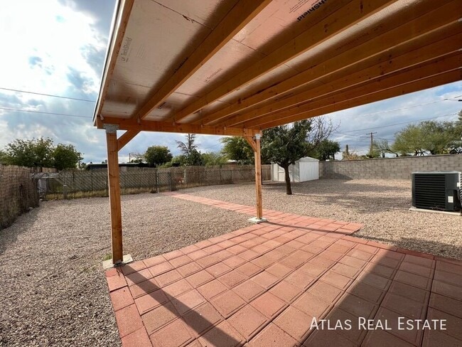 Building Photo - 6632 E Mary Dr