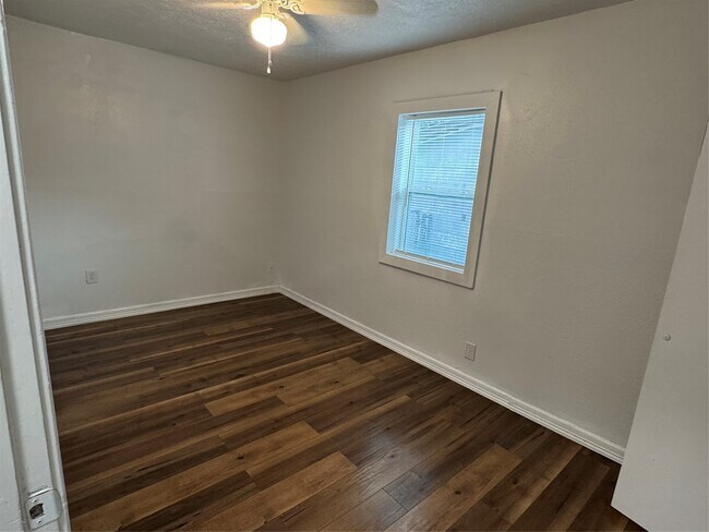 Foto del edificio - 8308 Lenore St