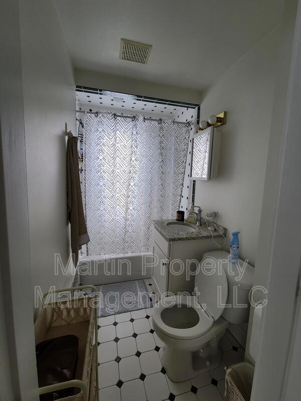 Building Photo - 114 Alder St