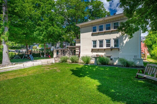 Building Photo - Rare Harbor Heights Rental | 4BR Colonial with Parking & Fenced Yard