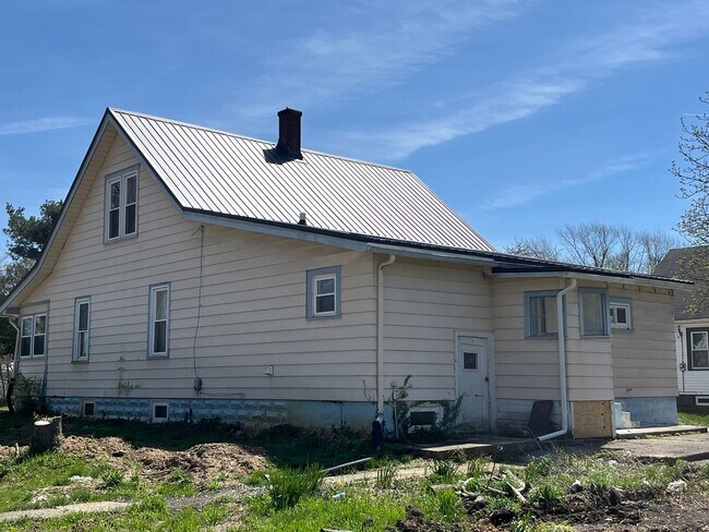 Building Photo - Completely Renovated Three Bedroom Home