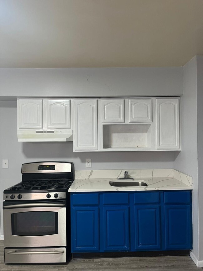 Building Photo - 330 Broadway