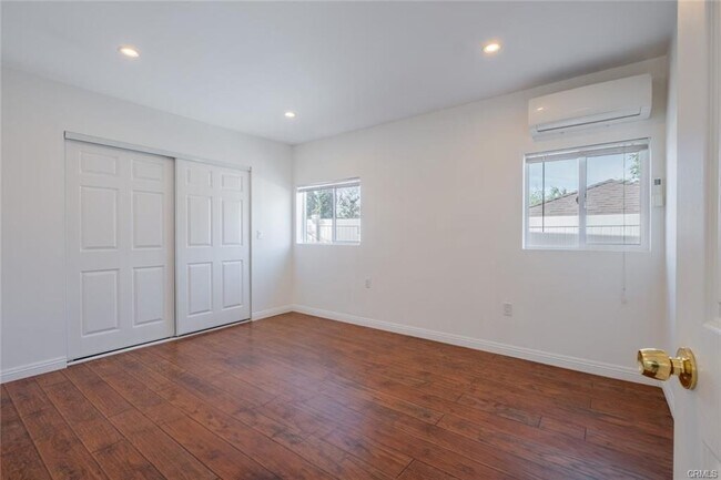 Building Photo - 10407 McClemont Ave