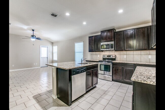 Building Photo - 5610 Medina Farm