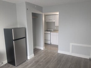 Building Photo - 1202 Ridgewood Ave