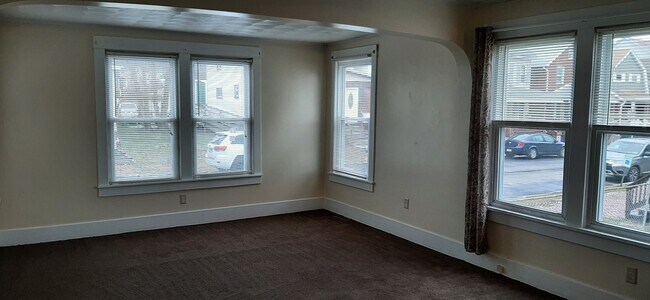 Building Photo - 2723 Maple Ave