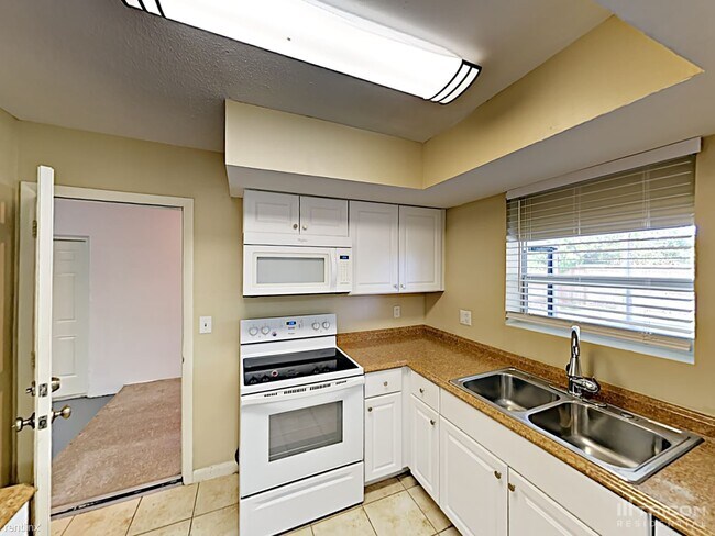 Building Photo - 1280 SW 7th Ave