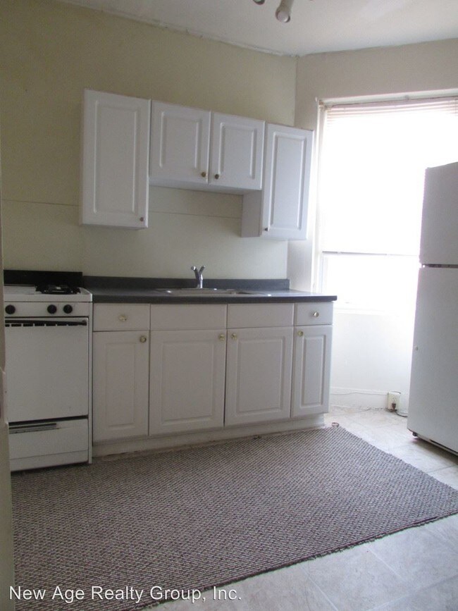 Building Photo - 1246 S 45th St