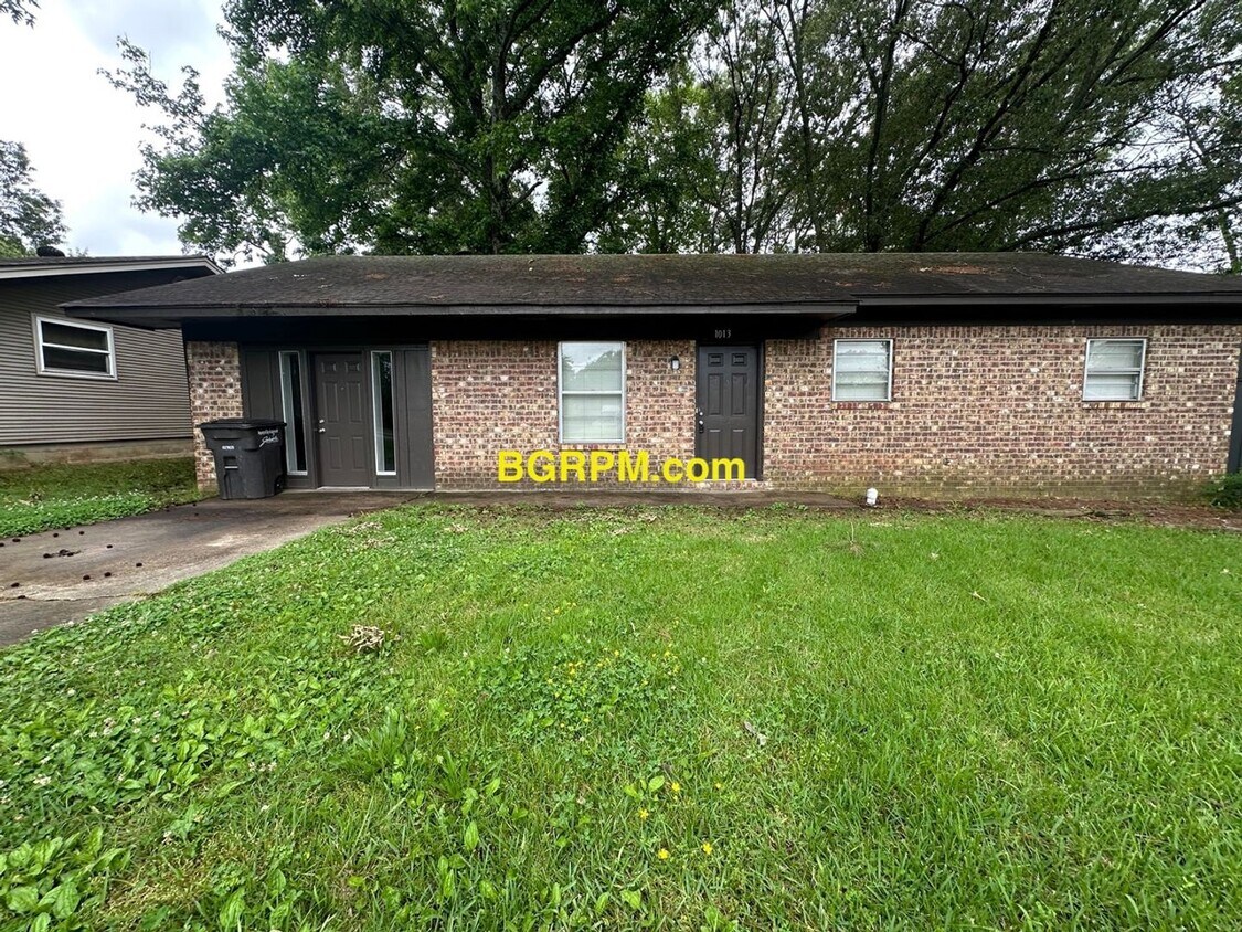 Foto principal - 3 BD, 1 1/2 BA, Home in Jacksonville