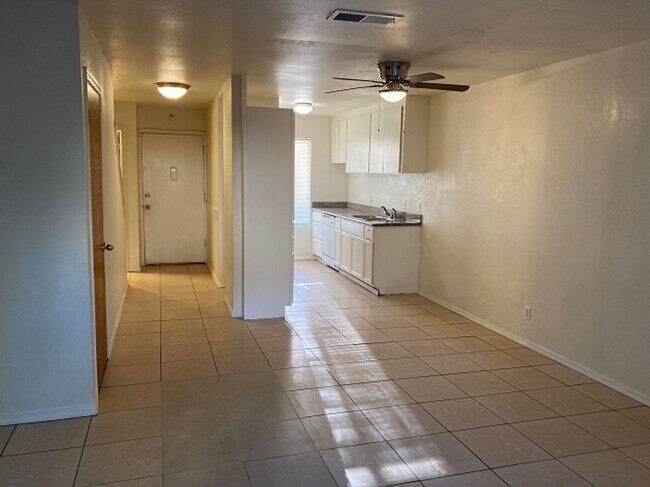 Foto del edificio - 975 Murrieta Blvd