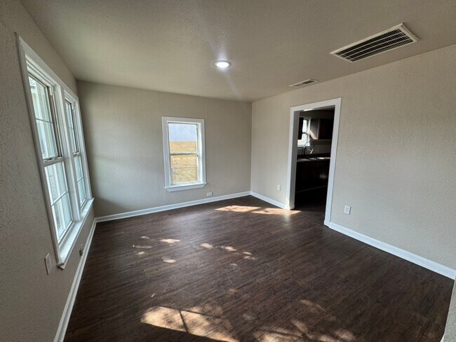 Foto del edificio - 3 Bed / 2 Bath Home in South San Antonio – Easy Access to I-10 & I-37