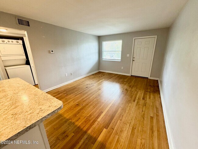 Foto del edificio - 3337 Drew St
