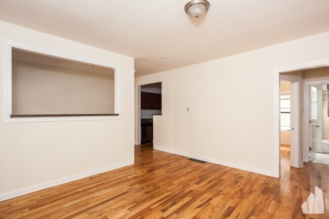Foto del edificio - 813 W Waveland Ave
