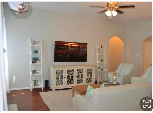 Building Photo - 21331 Timber Pines Dr