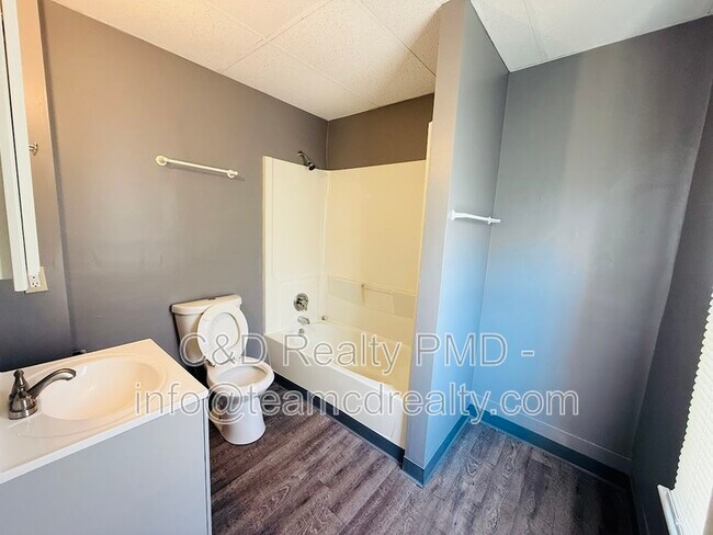 Foto del edificio - 3853 E 78th St