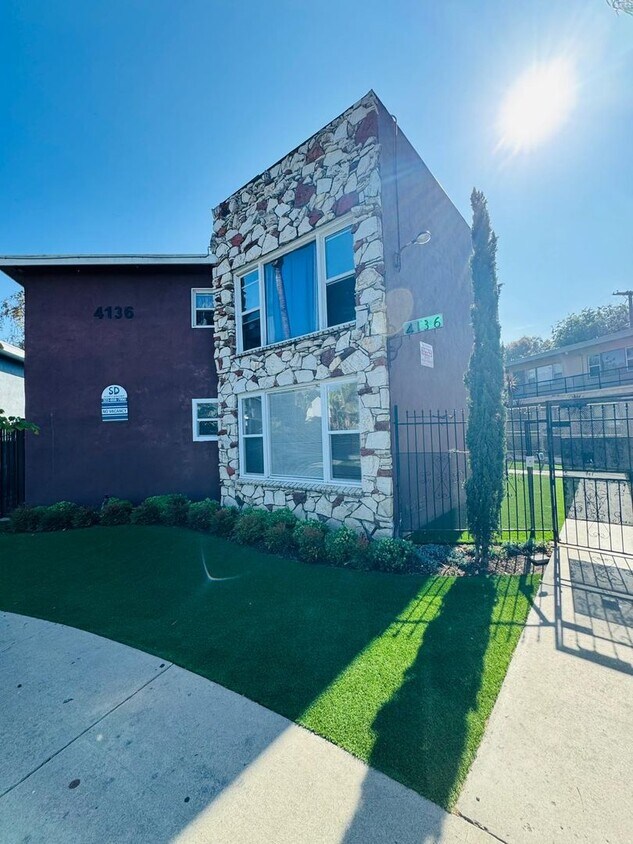 Foto del edificio - 4136 Palmwood Dr
