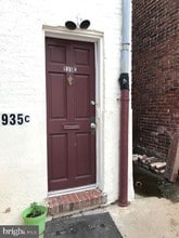 Building Photo - 935 S Charles St