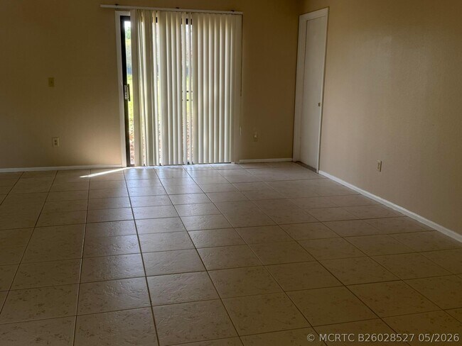 Building Photo - 1131 SE Parrish Ct