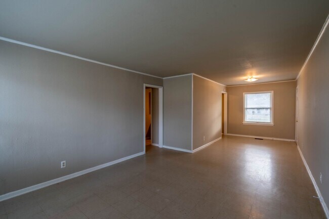 Foto del edificio - 3 Bed | 1 Bath in Midtown!