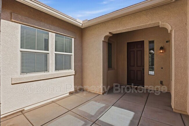 Foto del edificio - 16192 W Berkeley Rd