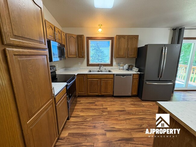 Building Photo - 2208 S Larch Ave