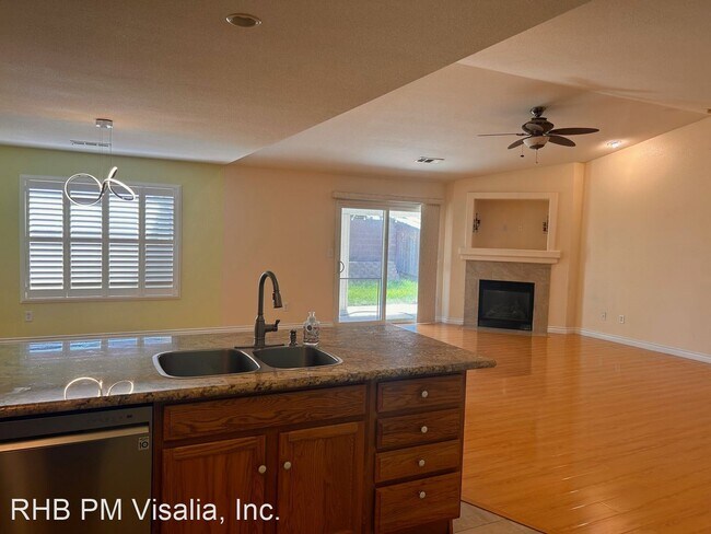 Building Photo - 4 br, 2 bath House - 2055 W Claridge Way