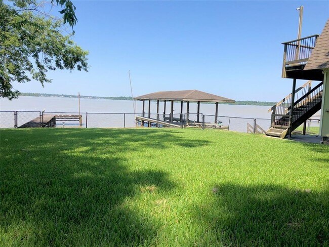 Foto del edificio - 24503 Sunny Glen Dr