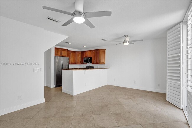 Foto del edificio - 1243 NE 23rd Ave