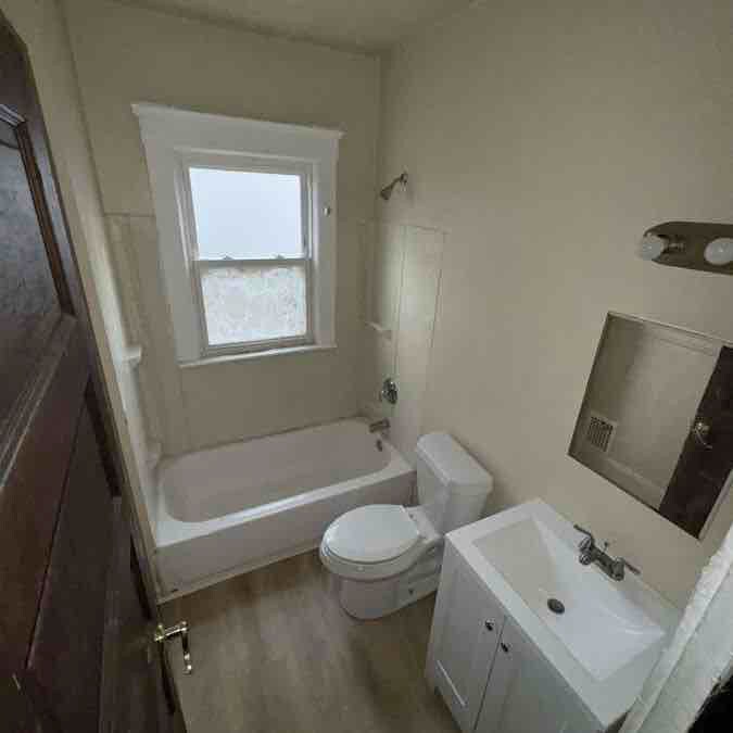 Building Photo - 1428 E 94th St