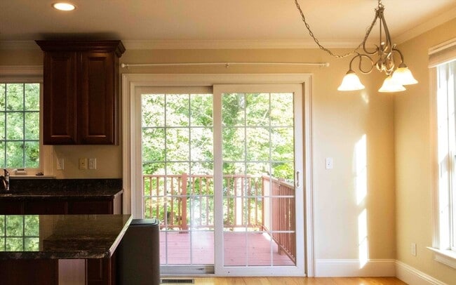 Building Photo - 171 N Main St