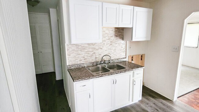 Foto del edificio - Move in ready!